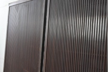 アンティーク建具　明治から大正期　細かな縦格子に裏障子枠付きの格子戸2枚セット　(R-091092)