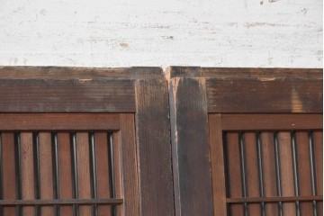 アンティーク建具　明治から大正期　細かな縦格子に裏障子枠付きの格子戸2枚セット　(R-091092)