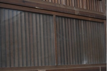 アンティーク建具　明治から大正期　細かな縦格子に裏障子枠付きの格子戸2枚セット　(R-091092)