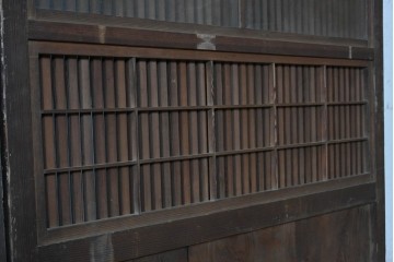 アンティーク建具　明治から大正期　細かな縦格子に裏障子枠付きの格子戸2枚セット　(R-091092)