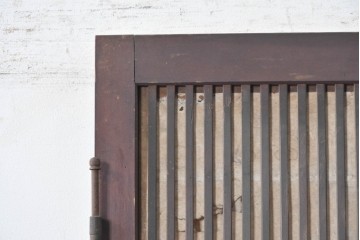 アンティーク建具　大正から昭和初期　幅広で存在感のある裏障子付き格子扉1枚　(R-091093)