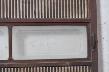 アンティーク建具　大正から昭和初期　幅広で存在感のある裏障子付き格子扉1枚　(R-091093)