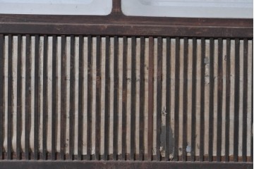 アンティーク建具　大正から昭和初期　幅広で存在感のある裏障子付き格子扉1枚　(R-091093)