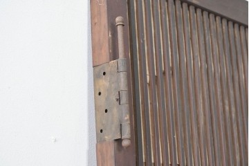 アンティーク建具　大正から昭和初期　幅広で存在感のある裏障子付き格子扉1枚　(R-091093)