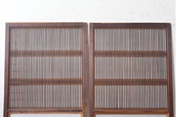 アンティーク建具　昭和初期　細身の縦桟が連なる裏障子付き格子戸2枚セット　(R-091097)