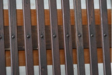 アンティーク建具　昭和初期　細身の縦桟が連なる裏障子付き格子戸2枚セット　(R-091097)