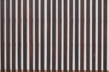 アンティーク建具　昭和初期　細身の縦桟が連なる裏障子付き格子戸2枚セット　(R-091097)