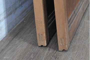 アンティーク建具　昭和初期　細身の縦桟が連なる裏障子付き格子戸2枚セット　(R-091097)