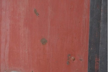 アンティーク建具　明治から大正期　赤い扉面と環状の取っ手が印象的な蔵の鉄扉2枚(1対)セット　(R-091101)