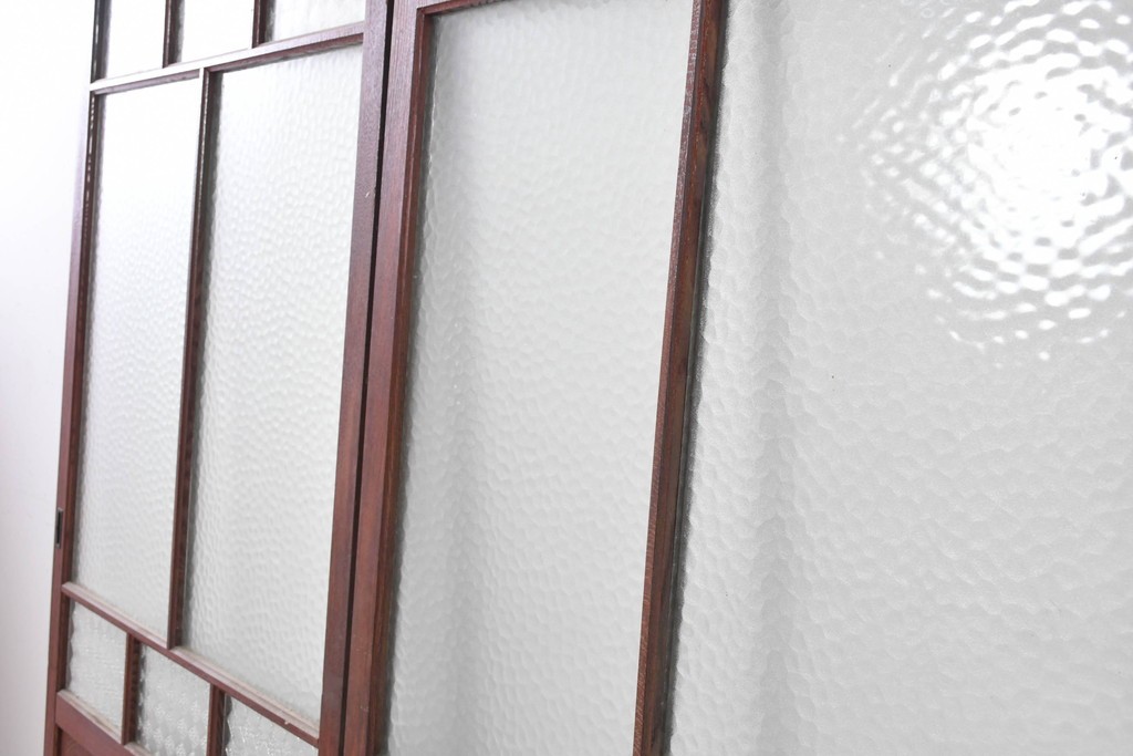アンティーク建具　昭和初期から昭和中期　最高級!!　総欅(ケヤキ)材　2種類のプレスガラスを楽しめるガラス戸2枚セット　(R-091102)