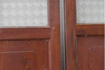 アンティーク建具　昭和初期から昭和中期　最高級!!　総欅(ケヤキ)材　2種類のプレスガラスを楽しめるガラス戸2枚セット　(R-091102)