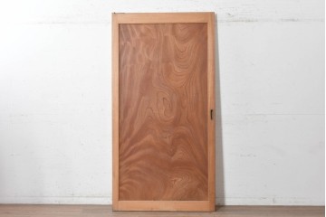ヴィンテージ建具　美品　昭和中期から昭和後期　総欅(ケヤキ)材　杢目の良い一枚板を使った厚みのある引き戸1枚　(R-091103)