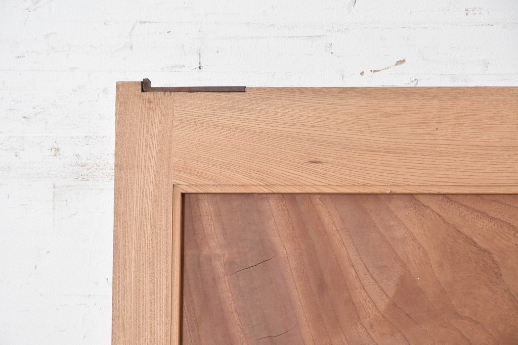 ヴィンテージ建具　美品　昭和中期から昭和後期　総欅(ケヤキ)材　杢目の良い一枚板を使った厚みのある引き戸1枚　(R-091103)