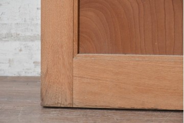 ヴィンテージ建具　美品　昭和中期から昭和後期　総欅(ケヤキ)材　杢目の良い一枚板を使った厚みのある引き戸1枚　(R-091103)
