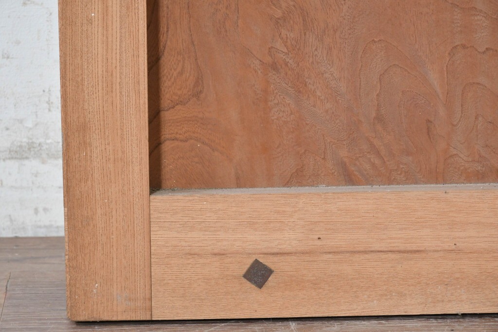 ヴィンテージ建具　美品　昭和中期から昭和後期　総欅(ケヤキ)材　杢目の良い一枚板を使った厚みのある引き戸1枚　(R-091103)