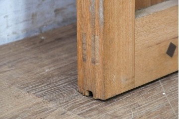 ヴィンテージ建具　美品　昭和中期から昭和後期　総欅(ケヤキ)材　杢目の良い一枚板を使った厚みのある引き戸1枚　(R-091103)