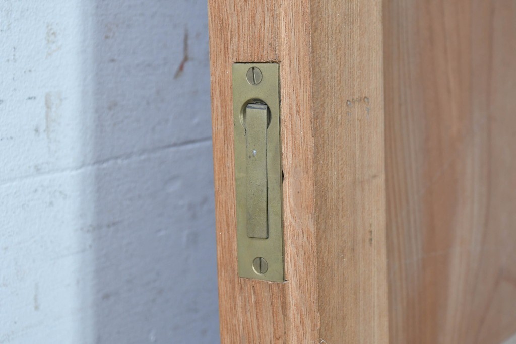 ヴィンテージ建具　美品　昭和中期から昭和後期　総欅(ケヤキ)材　杢目の良い一枚板を使った厚みのある引き戸1枚　(R-091103)