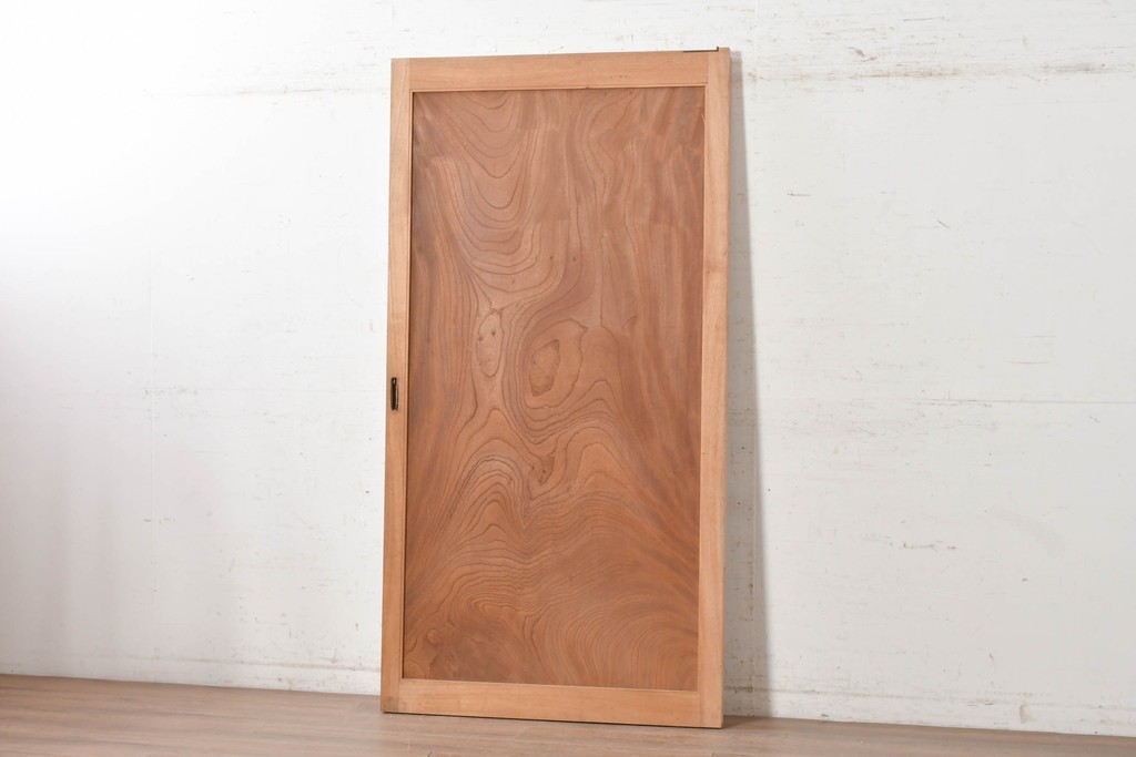 ヴィンテージ建具　美品　昭和中期から昭和後期　総欅(ケヤキ)材　杢目の良い一枚板を使った厚みのある引き戸1枚　(R-091104)