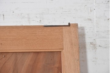 ヴィンテージ建具　美品　昭和中期から昭和後期　総欅(ケヤキ)材　杢目の良い一枚板を使った厚みのある引き戸1枚　(R-091104)