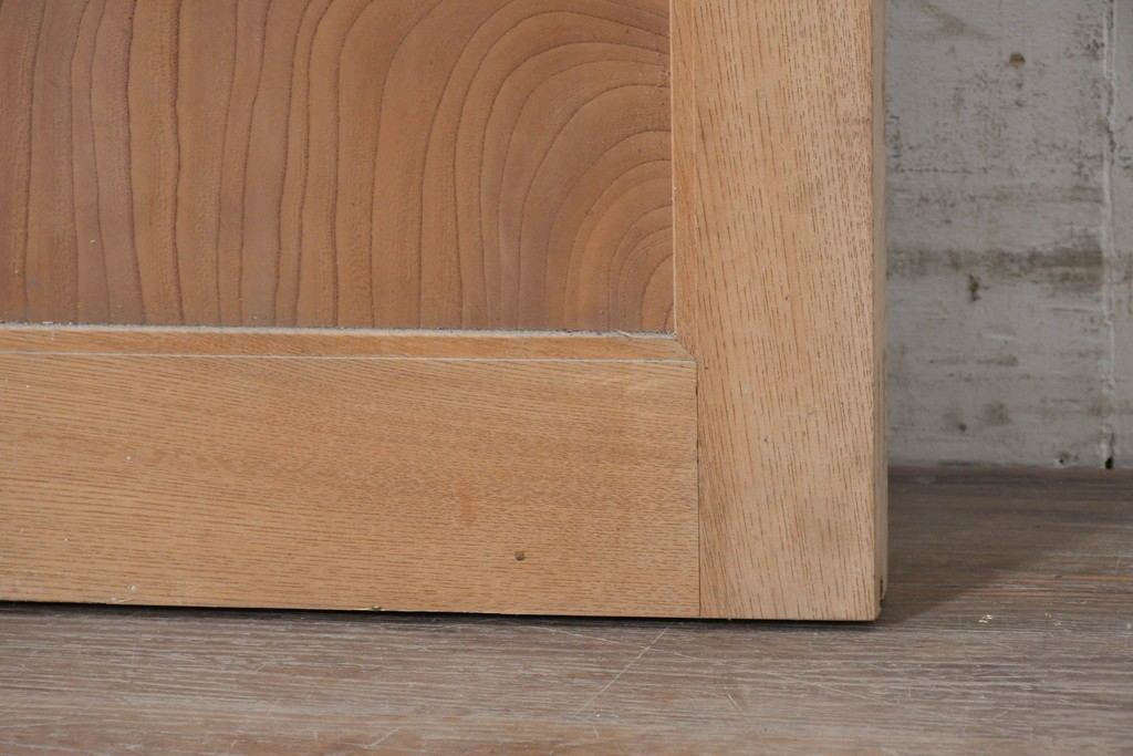 ヴィンテージ建具　美品　昭和中期から昭和後期　総欅(ケヤキ)材　杢目の良い一枚板を使った厚みのある引き戸1枚　(R-091104)