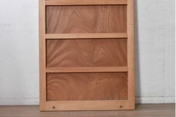 ヴィンテージ建具　美品　昭和中期から昭和後期　総欅(ケヤキ)材　杢目の良い一枚板を使った厚みのある引き戸1枚　(R-091104)