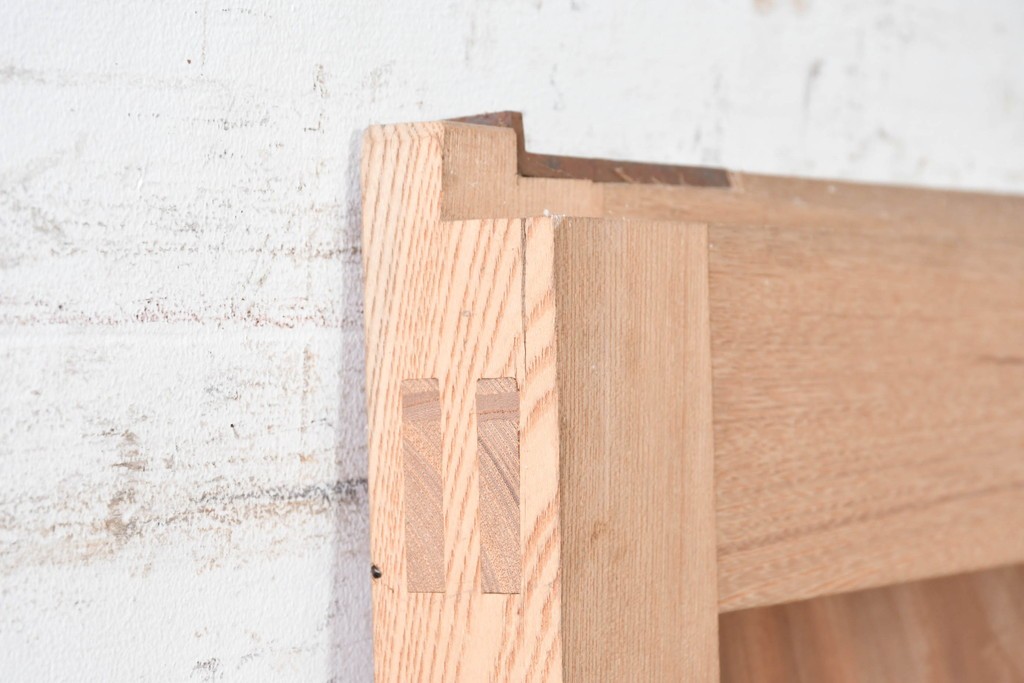 ヴィンテージ建具　美品　昭和中期から昭和後期　総欅(ケヤキ)材　杢目の良い一枚板を使った厚みのある引き戸1枚　(R-091104)