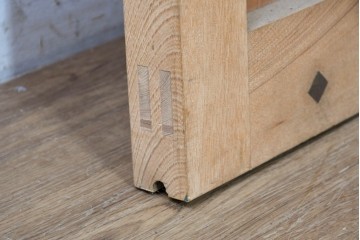 ヴィンテージ建具　美品　昭和中期から昭和後期　総欅(ケヤキ)材　杢目の良い一枚板を使った厚みのある引き戸1枚　(R-091104)