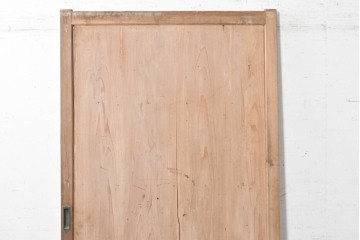 アンティーク建具　大正から昭和初期　金具がアクセントを添える素朴な板戸1枚　(R-091106)