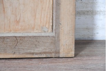 アンティーク建具　大正から昭和初期　金具がアクセントを添える素朴な板戸1枚　(R-091106)
