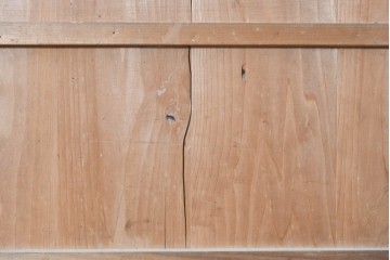 アンティーク建具　大正から昭和初期　金具がアクセントを添える素朴な板戸1枚　(R-091106)