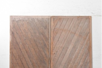 アンティーク建具　昭和初期　斜め張りの板使いがおしゃれな板戸1枚　(R-091107)