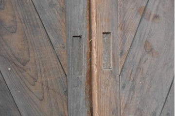 アンティーク建具　昭和初期　斜め張りの板使いがおしゃれな板戸1枚　(R-091107)