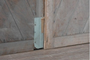 アンティーク建具　昭和初期　斜め張りの板使いがおしゃれな板戸1枚　(R-091107)