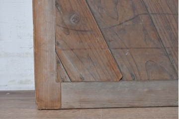 アンティーク建具　昭和初期　斜め張りの板使いがおしゃれな板戸1枚　(R-091107)