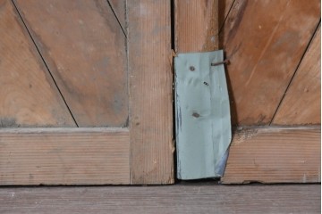 アンティーク建具　昭和初期　斜め張りの板使いがおしゃれな板戸1枚　(R-091107)