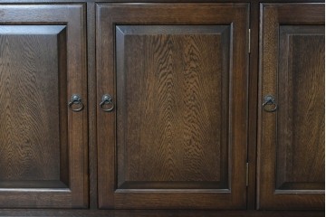 中古　美品　横浜クラシック家具　ノックオンウッド(knockonwood)　コロニアルシリーズ(Colonial Series)　カップボード　定価約80万円　(R-091110)