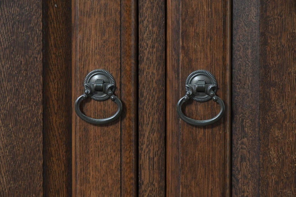 中古　美品　横浜クラシック家具　ノックオンウッド(knockonwood)　コロニアルシリーズ(Colonial Series)　カップボード　定価約80万円　(R-091110)