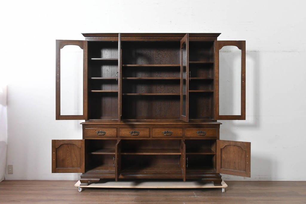 中古　横浜クラシック家具　ノックオンウッド(knockonwood)　Hand Made　コロニアルシリーズ(Colonial Series)　収納力抜群のカップボード　定価約110万円　(R-091112)
