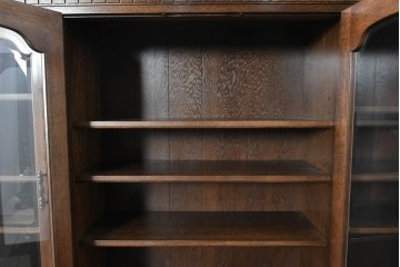 中古　横浜クラシック家具　ノックオンウッド(knockonwood)　Hand Made　コロニアルシリーズ(Colonial Series)　収納力抜群のカップボード　定価約110万円　(R-091112)