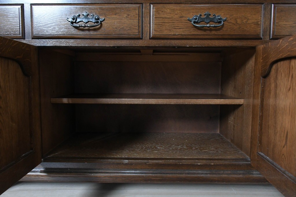 中古　横浜クラシック家具　ノックオンウッド(knockonwood)　Hand Made　コロニアルシリーズ(Colonial Series)　収納力抜群のカップボード　定価約110万円　(R-091112)