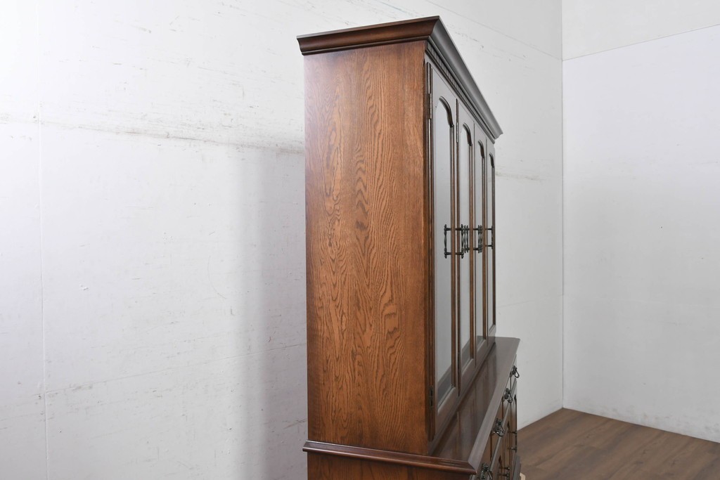中古　横浜クラシック家具　ノックオンウッド(knockonwood)　Hand Made　コロニアルシリーズ(Colonial Series)　収納力抜群のカップボード　定価約110万円　(R-091112)