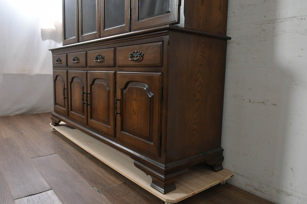 中古　横浜クラシック家具　ノックオンウッド(knockonwood)　Hand Made　コロニアルシリーズ(Colonial Series)　収納力抜群のカップボード　定価約110万円　(R-091112)