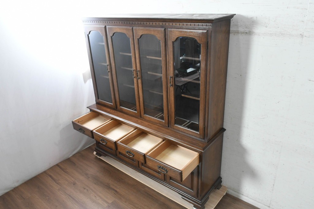 中古　横浜クラシック家具　ノックオンウッド(knockonwood)　Hand Made　コロニアルシリーズ(Colonial Series)　収納力抜群のカップボード　定価約110万円　(R-091112)