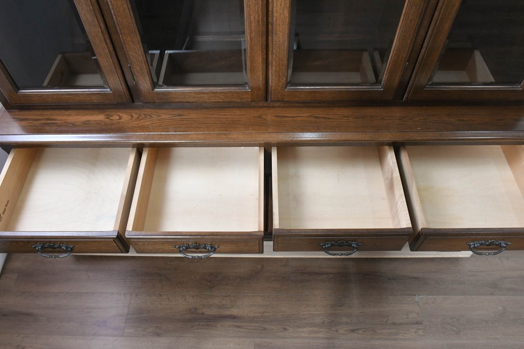 中古　横浜クラシック家具　ノックオンウッド(knockonwood)　Hand Made　コロニアルシリーズ(Colonial Series)　収納力抜群のカップボード　定価約110万円　(R-091112)