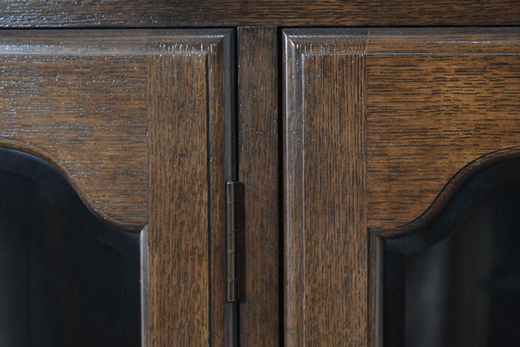中古　横浜クラシック家具　ノックオンウッド(knockonwood)　Hand Made　コロニアルシリーズ(Colonial Series)　収納力抜群のカップボード　定価約110万円　(R-091112)