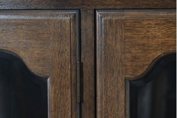 中古　横浜クラシック家具　ノックオンウッド(knockonwood)　Hand Made　コロニアルシリーズ(Colonial Series)　収納力抜群のカップボード　定価約110万円　(R-091112)