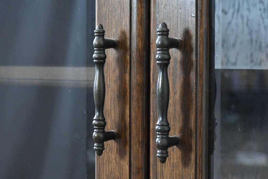 中古　横浜クラシック家具　ノックオンウッド(knockonwood)　Hand Made　コロニアルシリーズ(Colonial Series)　収納力抜群のカップボード　定価約110万円　(R-091112)