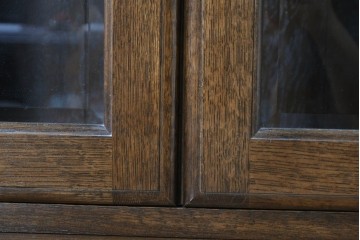 中古　横浜クラシック家具　ノックオンウッド(knockonwood)　Hand Made　コロニアルシリーズ(Colonial Series)　収納力抜群のカップボード　定価約110万円　(R-091112)