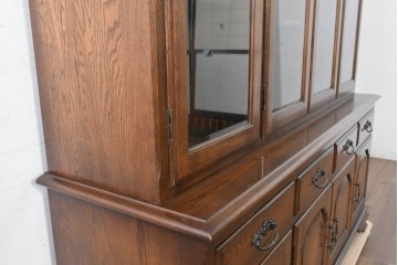 中古　横浜クラシック家具　ノックオンウッド(knockonwood)　Hand Made　コロニアルシリーズ(Colonial Series)　収納力抜群のカップボード　定価約110万円　(R-091112)