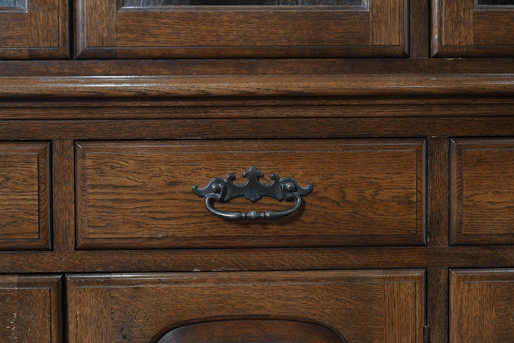 中古　横浜クラシック家具　ノックオンウッド(knockonwood)　Hand Made　コロニアルシリーズ(Colonial Series)　収納力抜群のカップボード　定価約110万円　(R-091112)